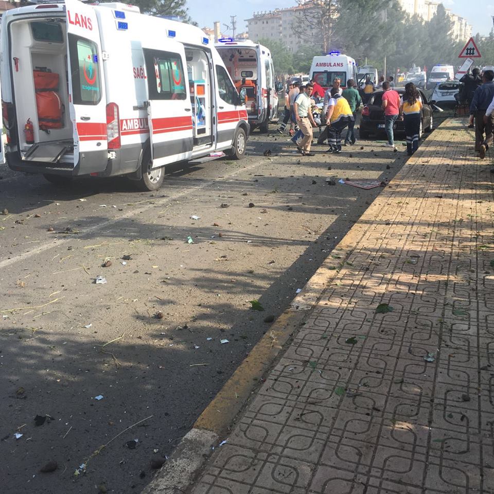 Otombêleke bombarkirî li navenda Diyarbekirê teqiya 